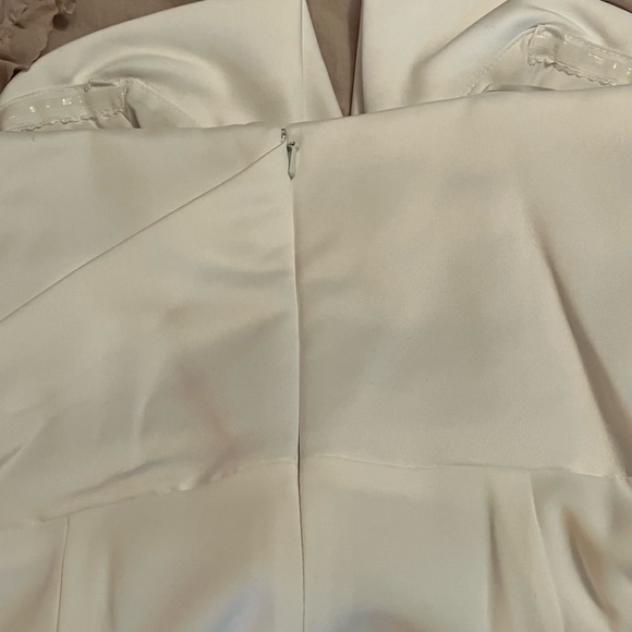 JAYGODFREY NWT White Plunging Halter Jumpsuit with Open Back, size 0 - Picture 6 of 6